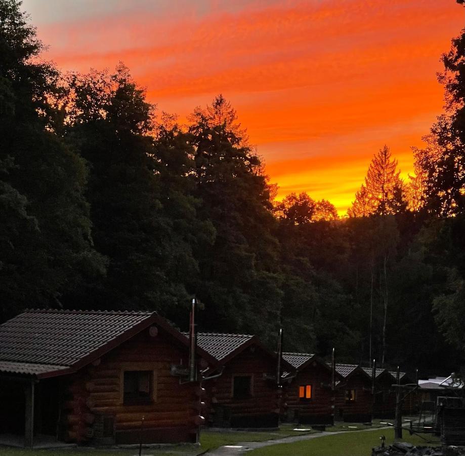 Dum A Dum Zivohost Hotel Екстериор снимка